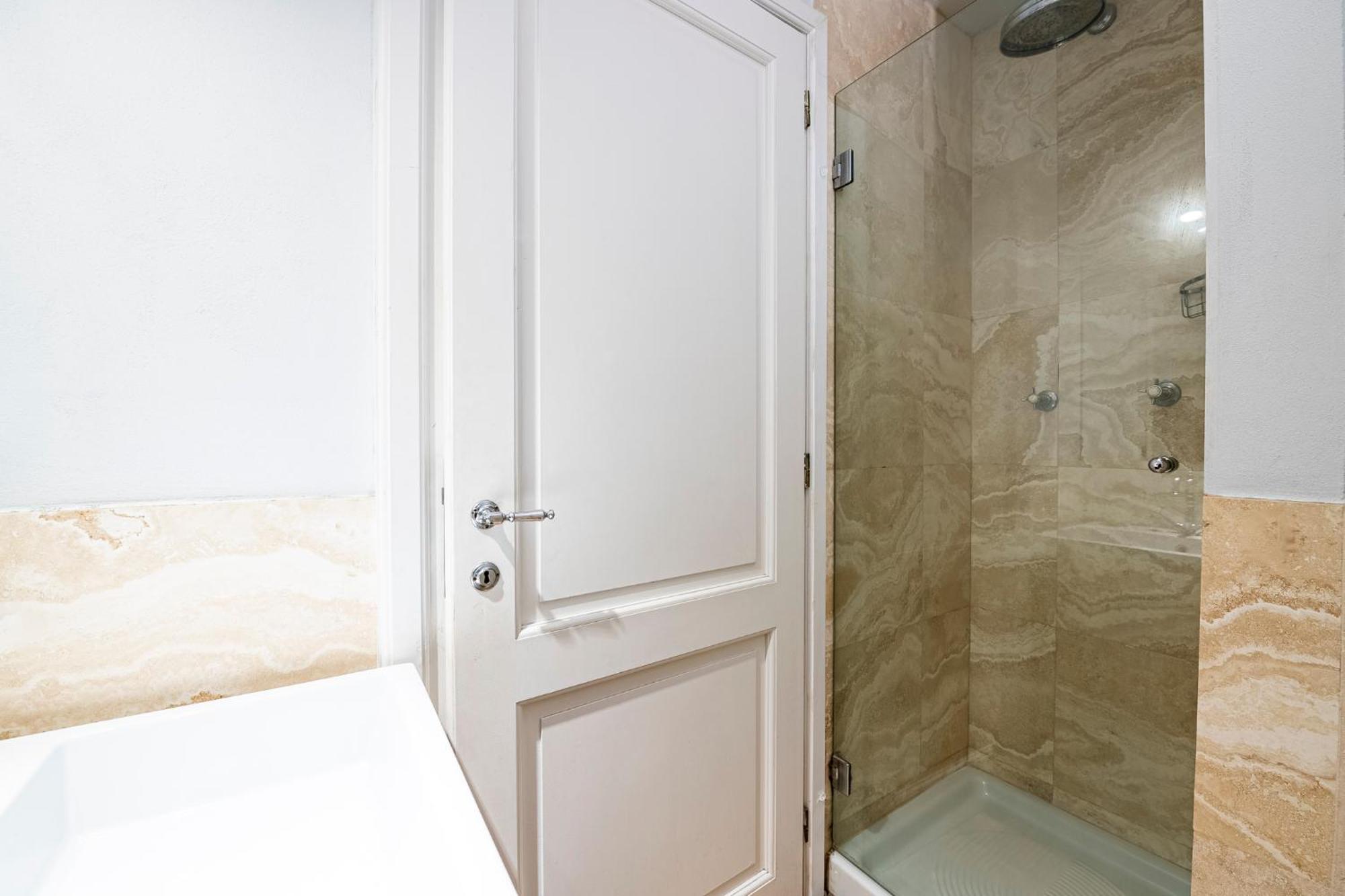 In Pz. Michelangelo: Due Con Due Bagni * Florencia