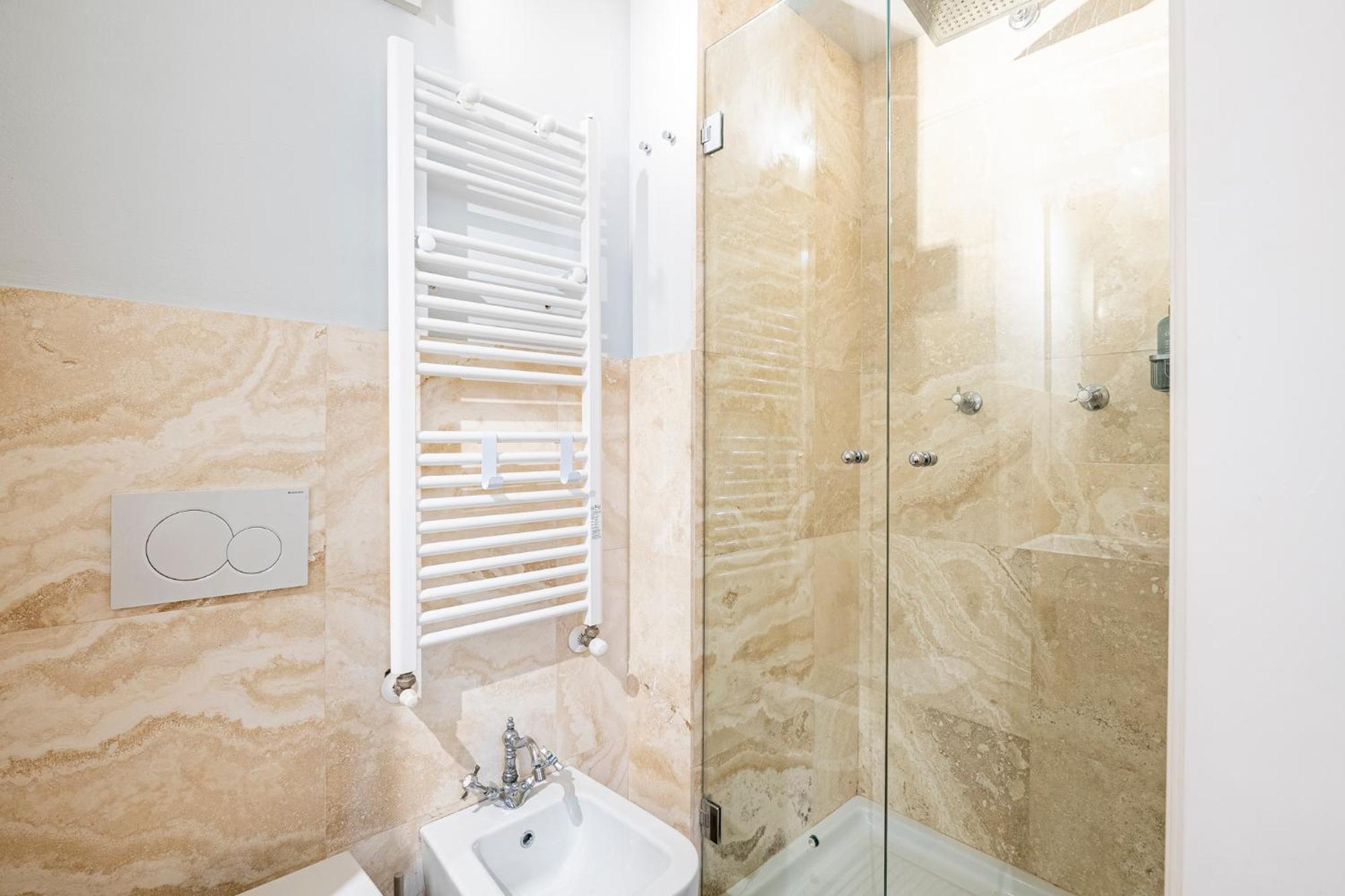 Apartamento In Pz. Michelangelo: Due Con Due Bagni Florencia