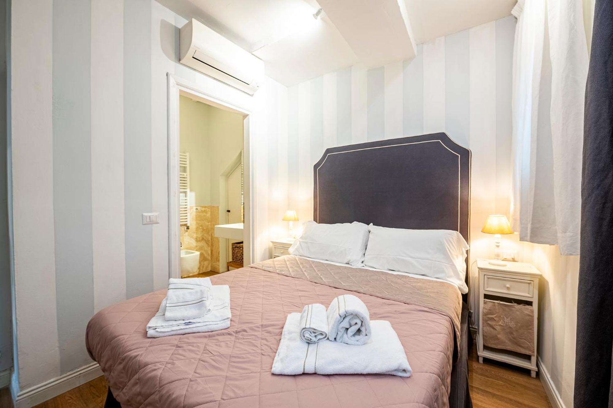Apartamento In Pz. Michelangelo: Due Con Due Bagni