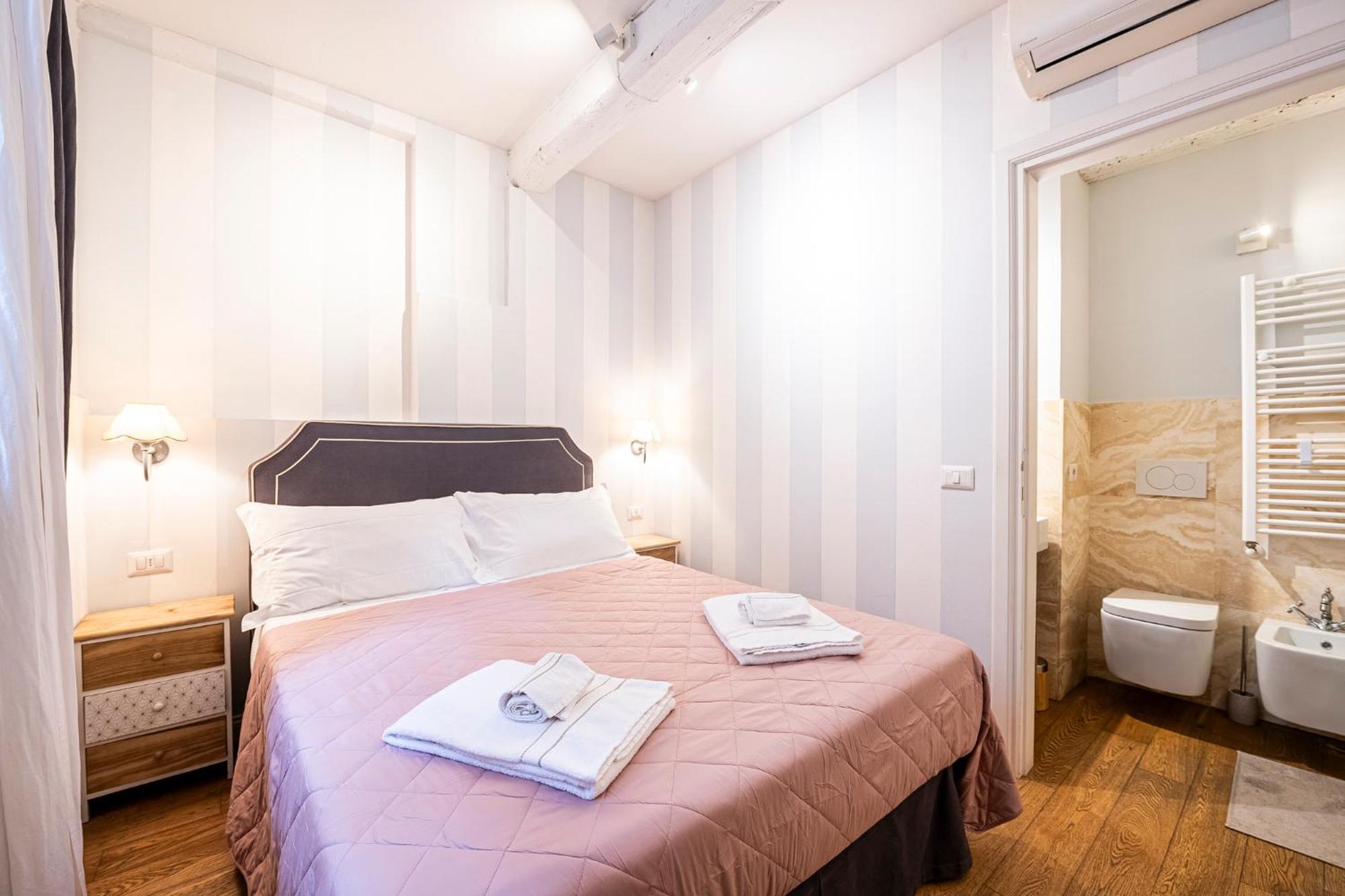In Pz. Michelangelo: Due Con Due Bagni Apartamento
