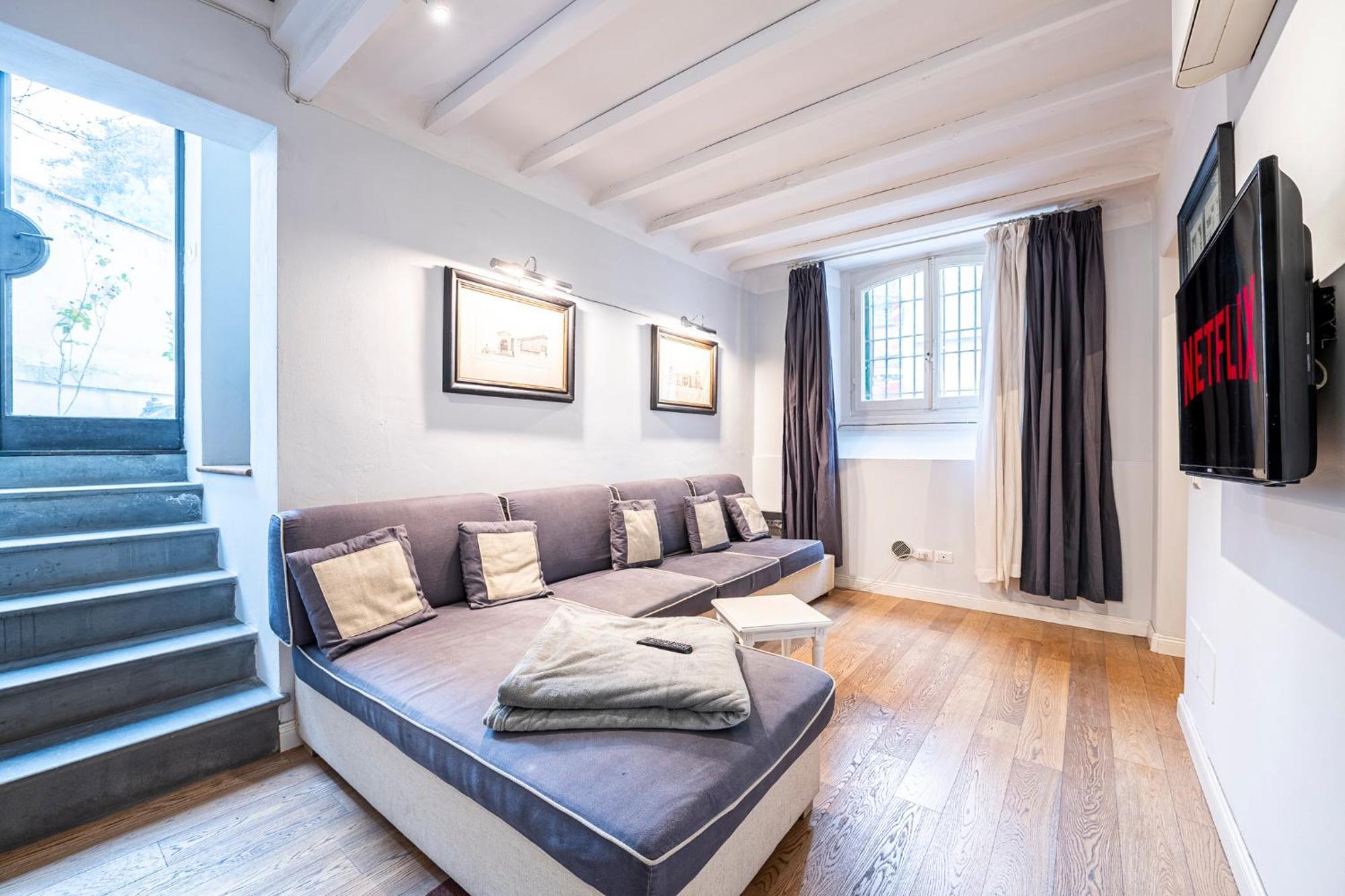Apartamento In Pz. Michelangelo: Due Con Due Bagni *
